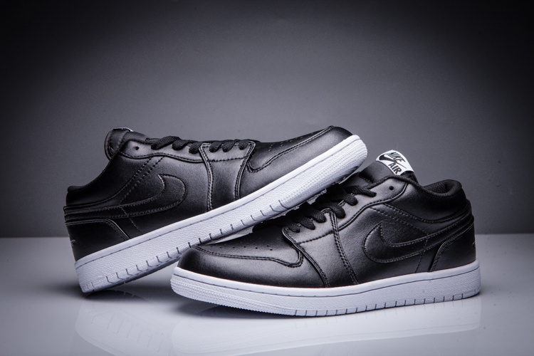 Classic Air Jordan 1 Low Black White Shoes